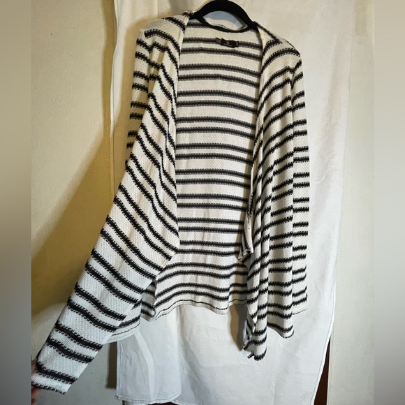 VOLCOM Black and White Striped Open Flyaway Cardigan Front Hi-Low Size XS - Picture 6 of 9